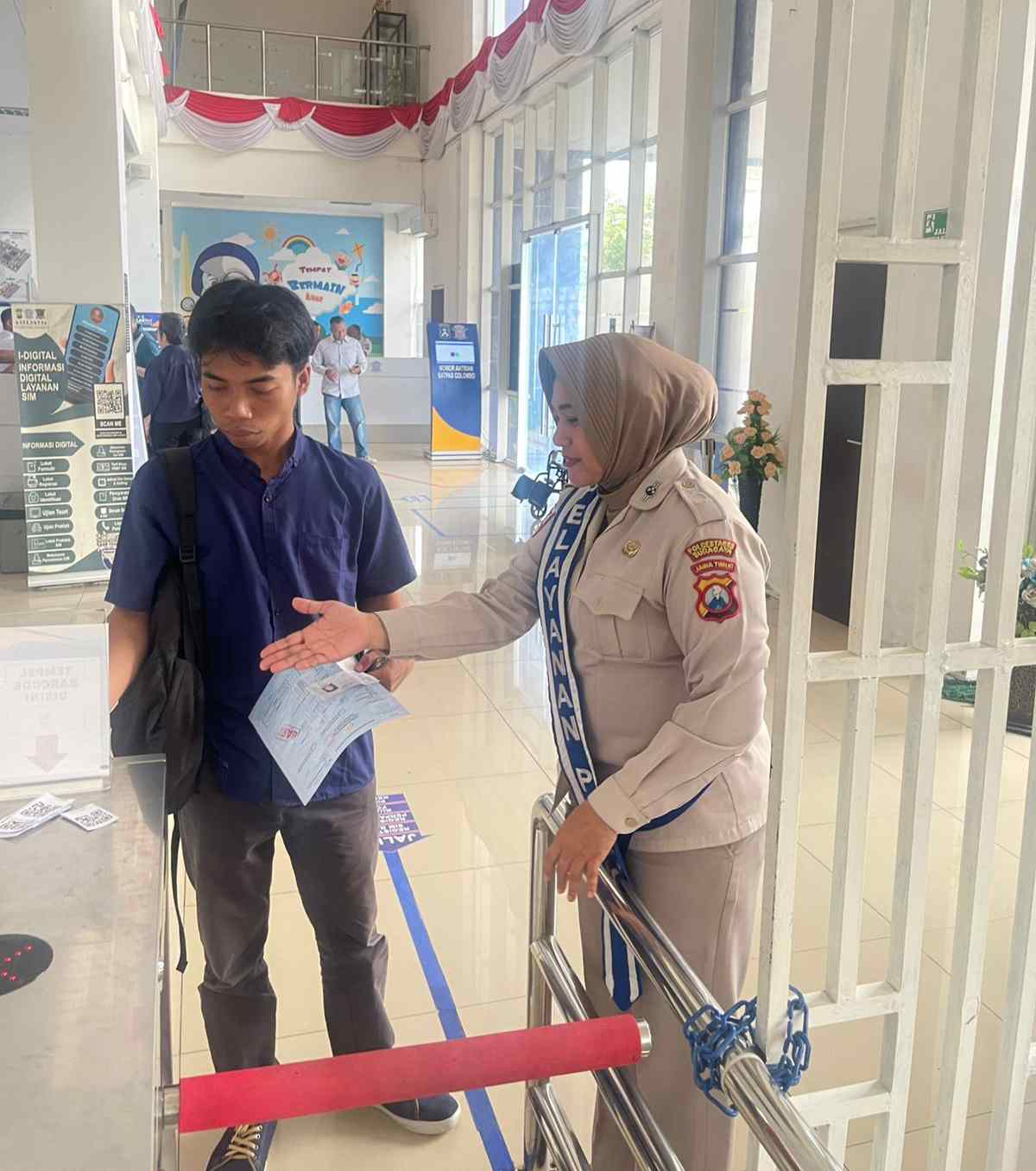 AKP Tri Arda Meidiansyah, S.TR.K, Sik : Pentingnya Budaya 3S dan Pengenal Selempang Pelayanan di Satpas SIM Colombo