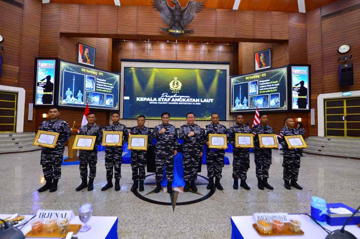 LANAL BANYUWANGI TERIMA PENGHARGAAN KASAL DALAM PENEGAKAN HUKUM DI WILAYAH KERJA