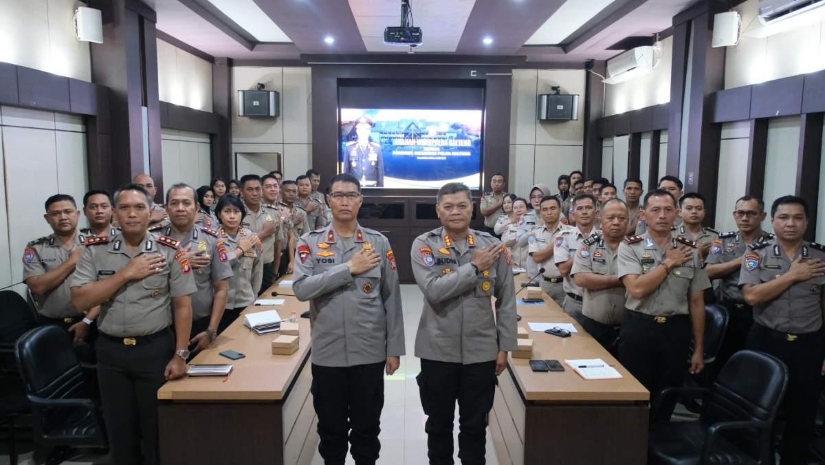 Sampaikan Arahan ke Personel Ditbinmas, Wakapolda Kalteng: Aktif Sambangi Masyarakat