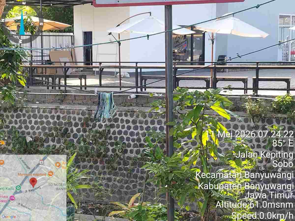 Diduga Langgar Sempadan Pengairan, Bangunan Warung Angkringan di Jalan Kepiting Banyuwangi Jadi Sorotan