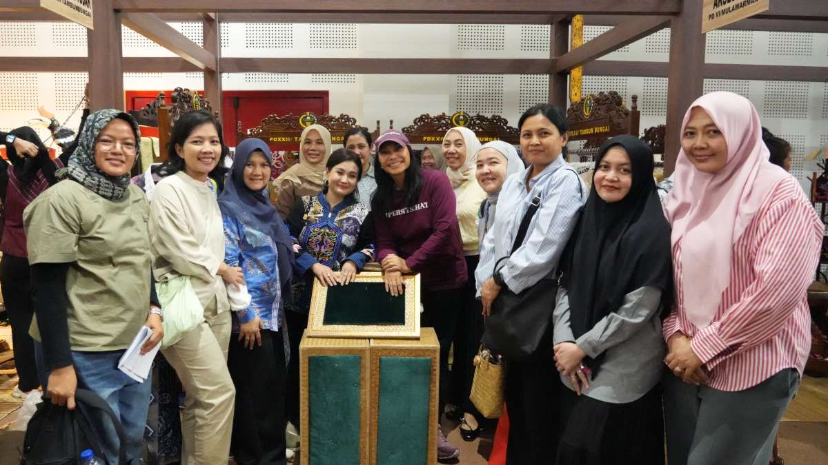Pesona Sasirangan Kalimantan Warnai Persit Bisa 2, Booth PD XXII/Tambun Bungai Diserbu Pengunjung